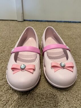 CROCS Girls' Light Pink Bow Mary Jane Sandals with Pink Strap